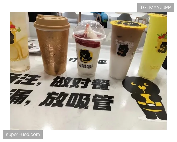 崔家溪训练完回家路上顺手买了杯奶茶,结果被粉丝认出来狂拍——他喝的那杯是全糖加双倍珍珠 崔家溪训练完回家路上顺手买了杯奶茶,结果被粉丝认出来狂拍——他喝的那杯是全糖加双倍珍珠
