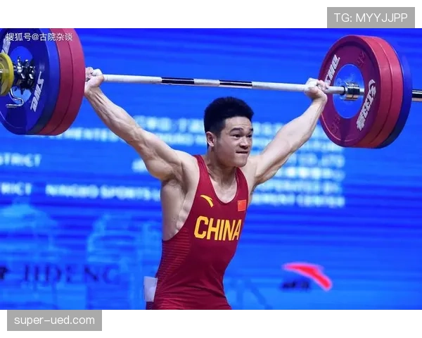 要是把石智勇丢进娱乐圈,别拍戏了,先把他那一身随便却贵得离谱的日常收走